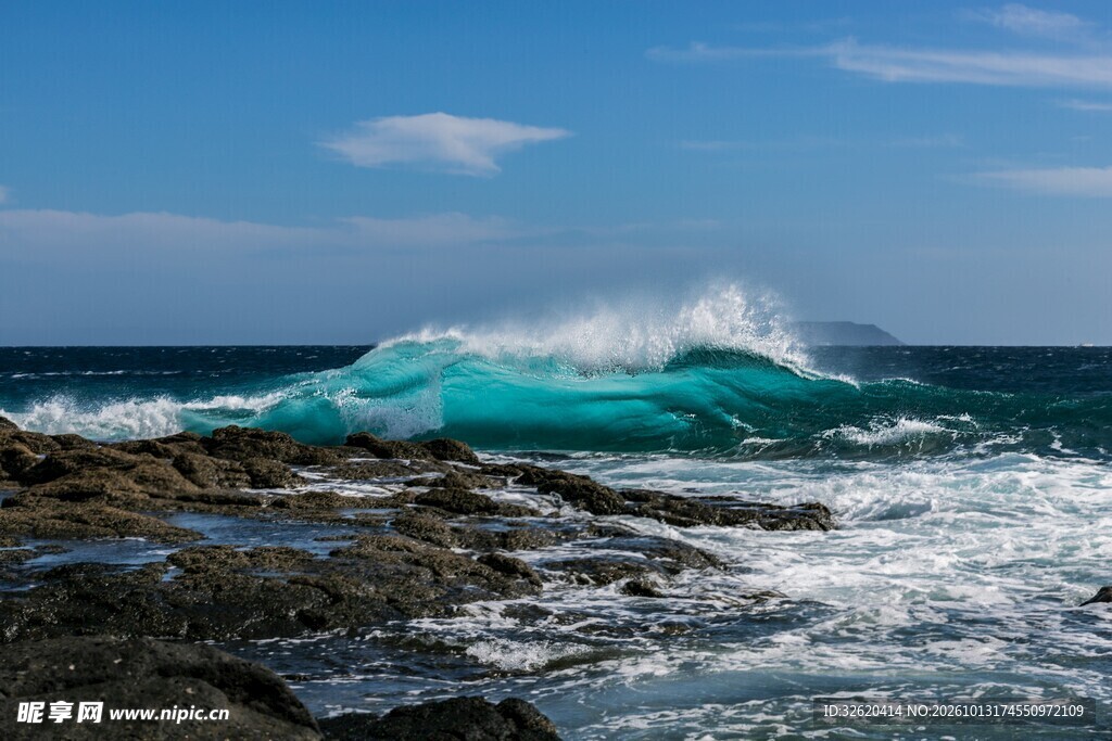 碧海巨浪海岸风光