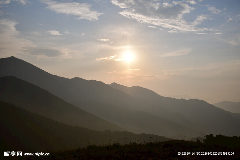 山间日出美景