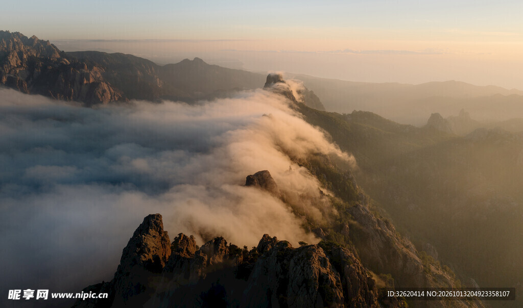 高山云海晨光胜景