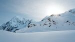 晴日雪山自然风光