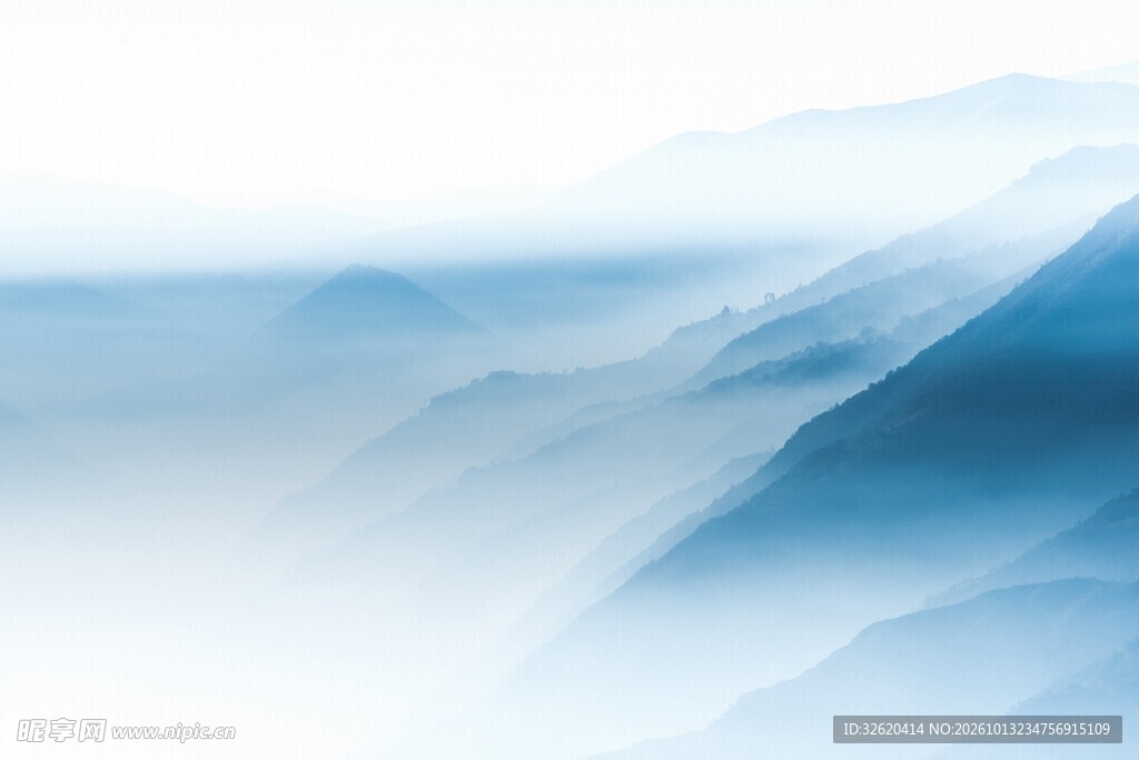朦胧远山雾景