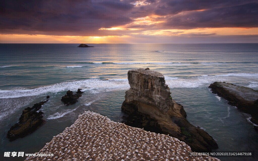 海边日落礁石海景