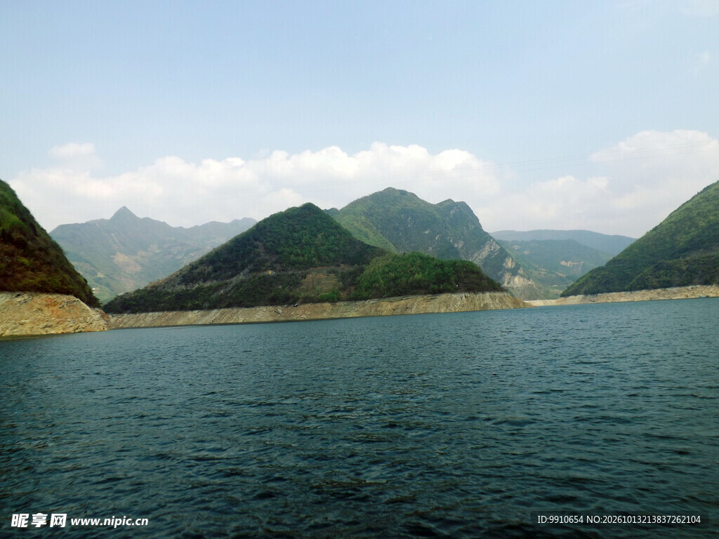 青山湖泊山水风光