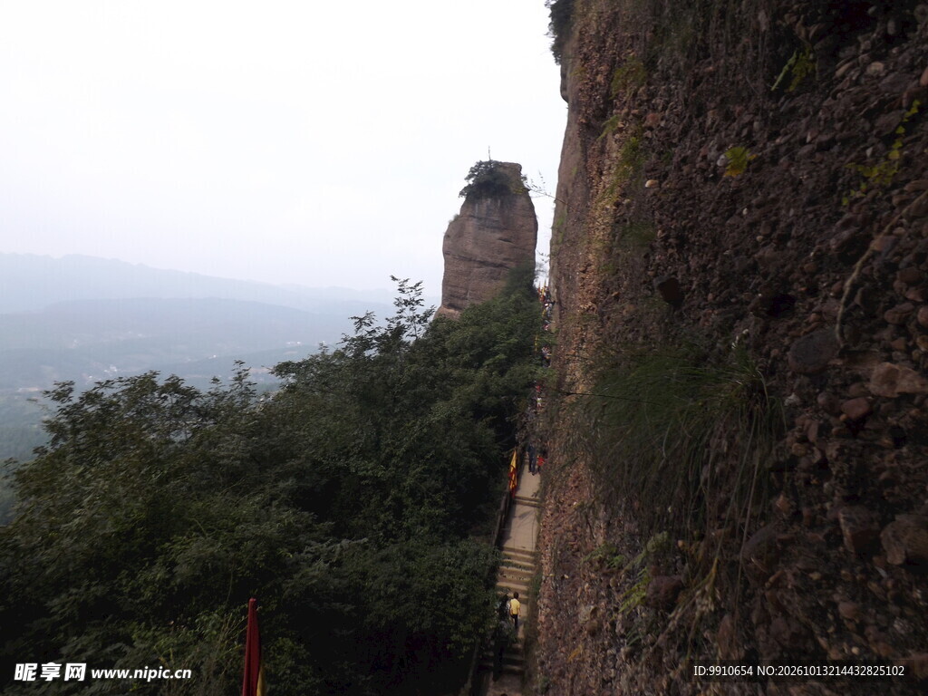 山间奇峰自然风光