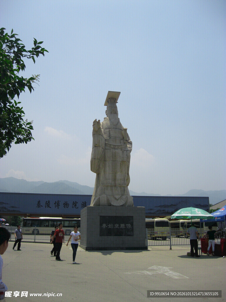 秦始皇雕像
