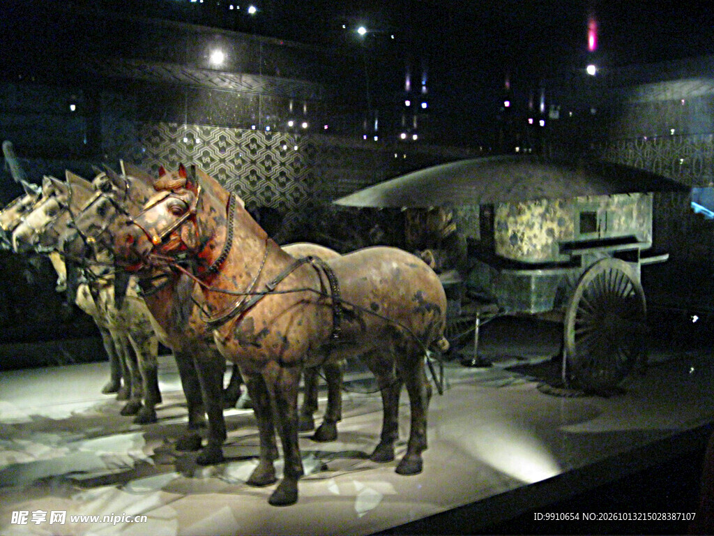秦陵铜车马文物展示