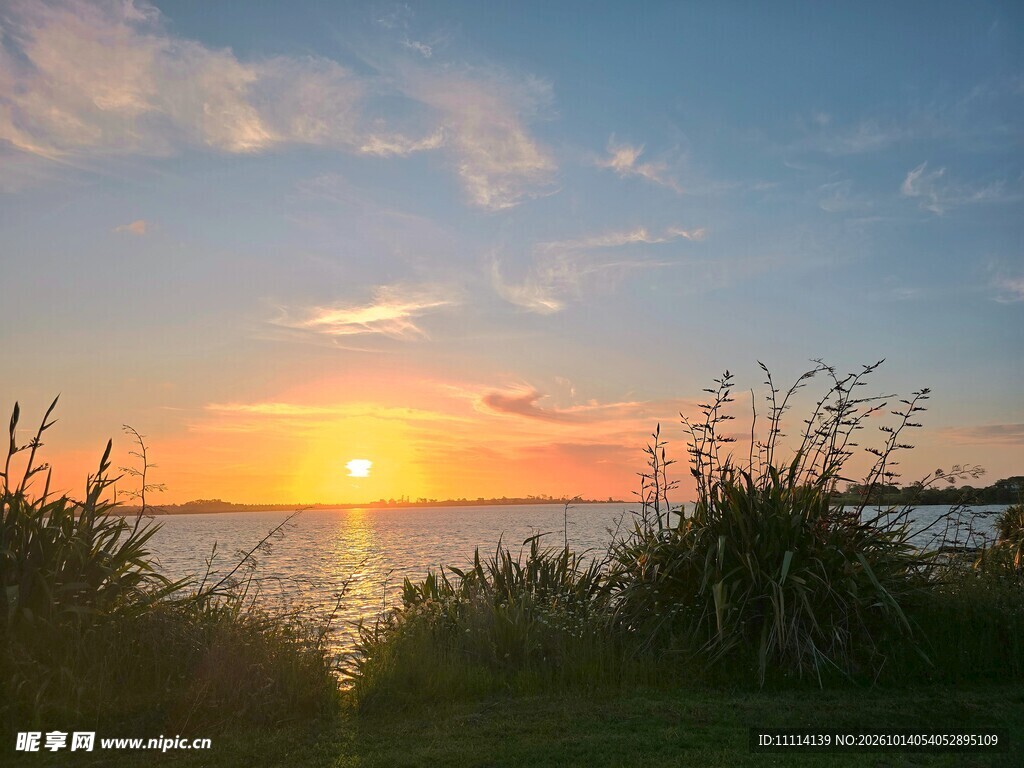海滨日落自然美景