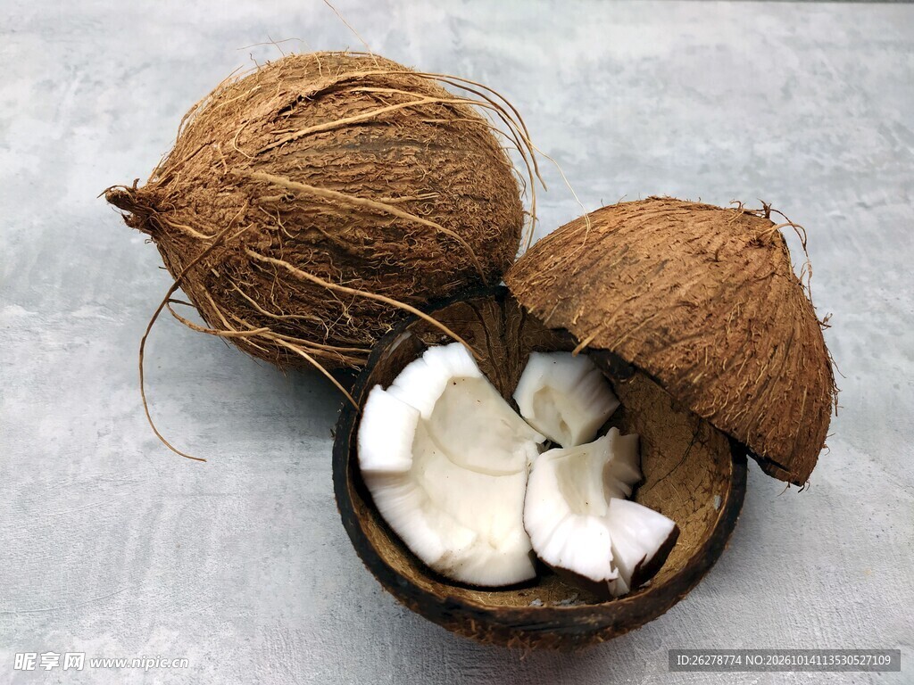 破开的新鲜椰子