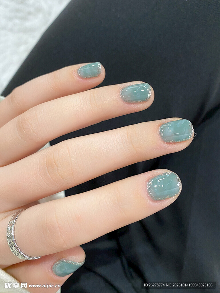 灰蓝细闪美甲展示