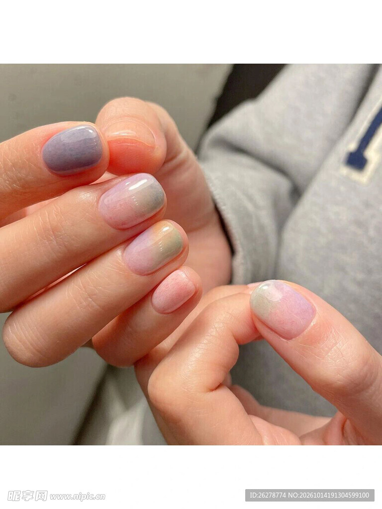 马卡龙渐变美甲