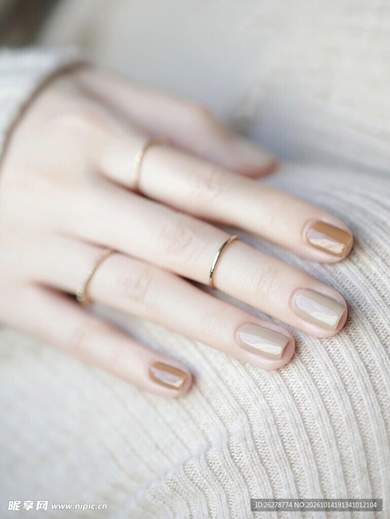 裸色美甲手部特写