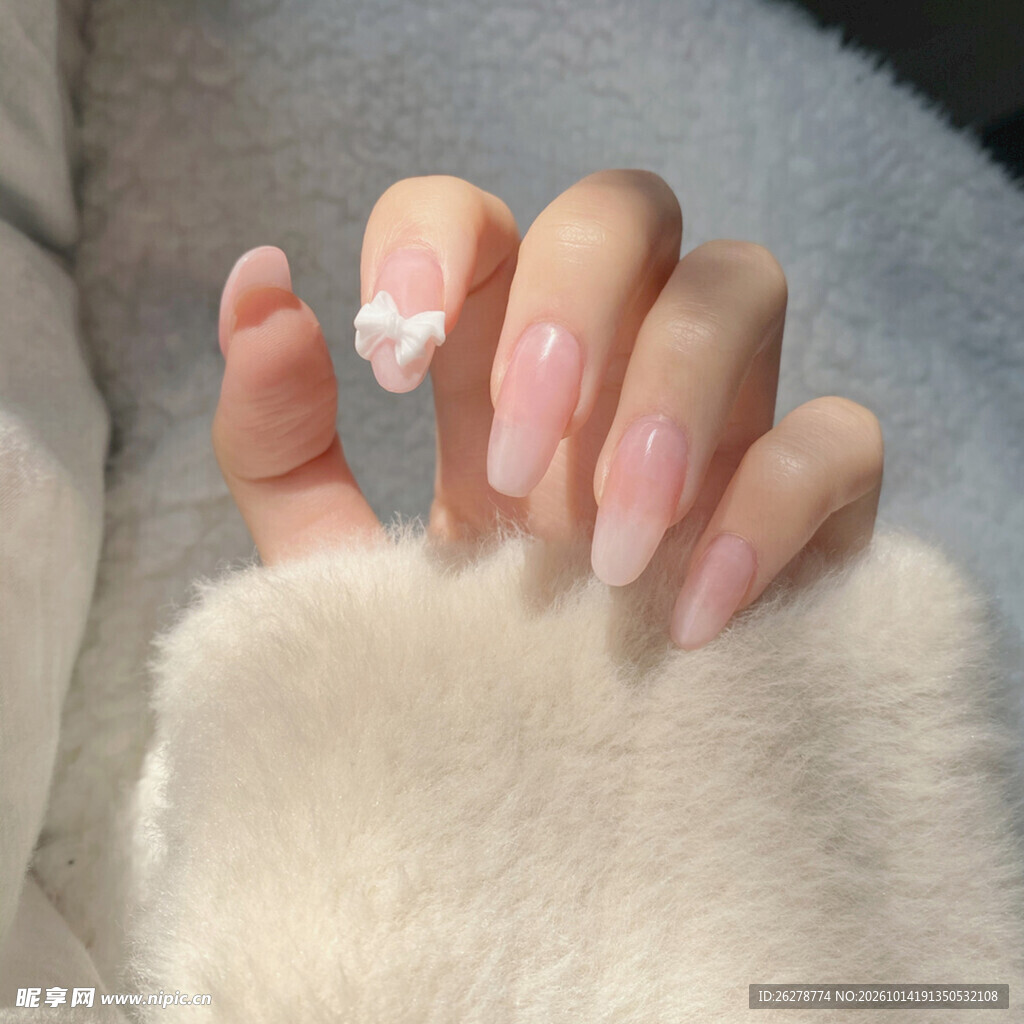 温柔裸粉法式美甲