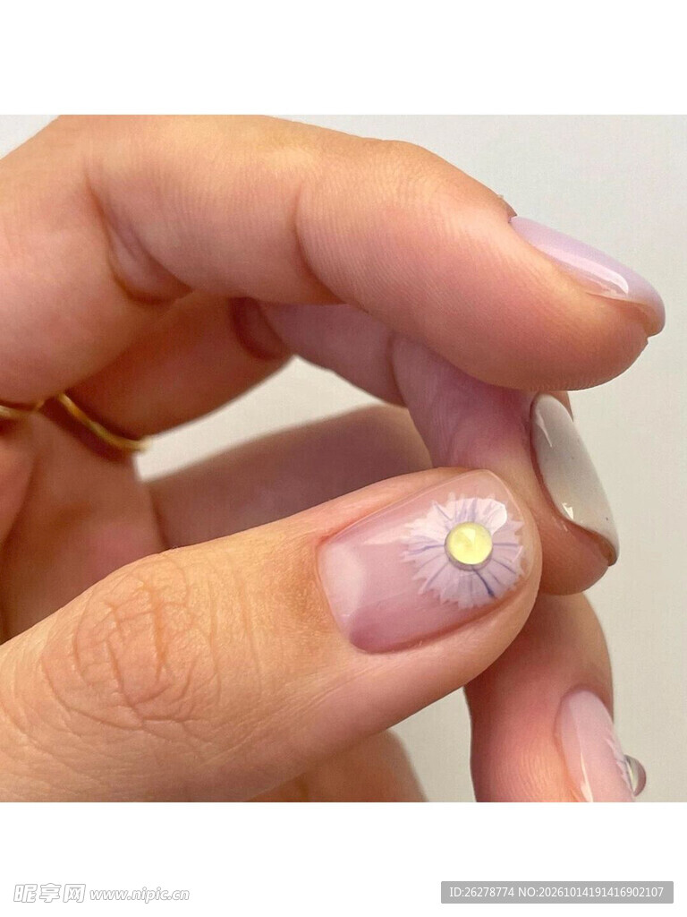 美甲指尖装饰特写