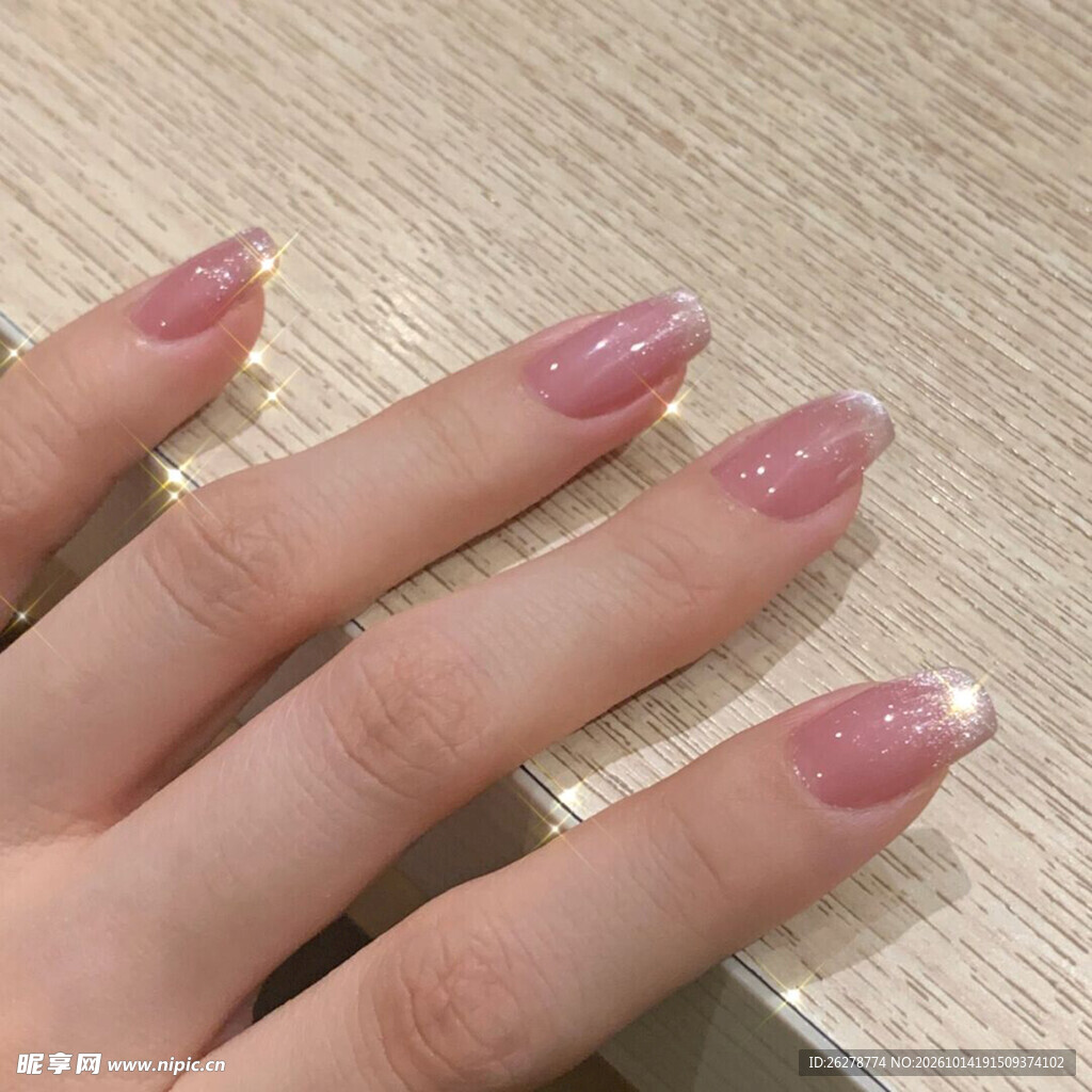 温柔裸粉美甲特写
