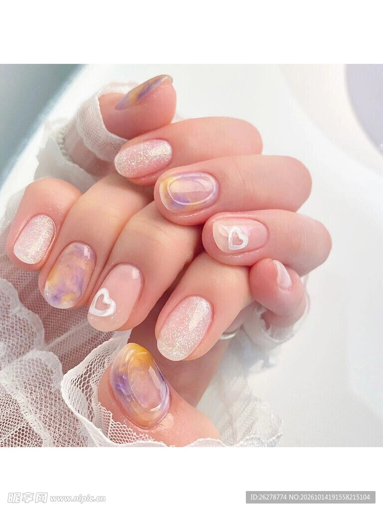 幻彩粉嫩美甲特写