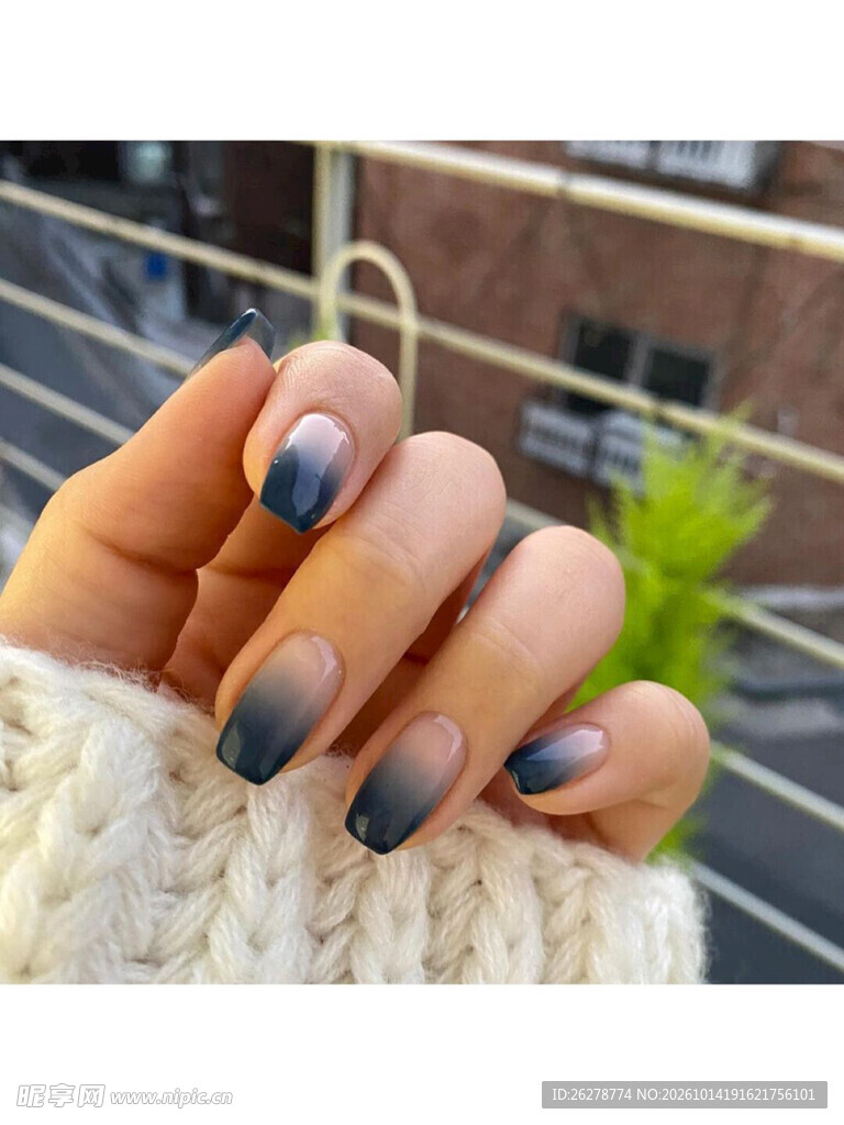 蓝黑渐变美甲展示