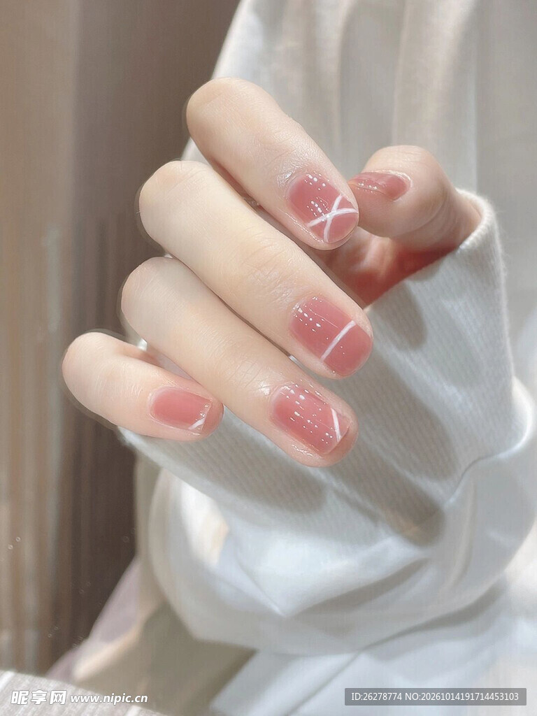 清透裸粉美甲款式
