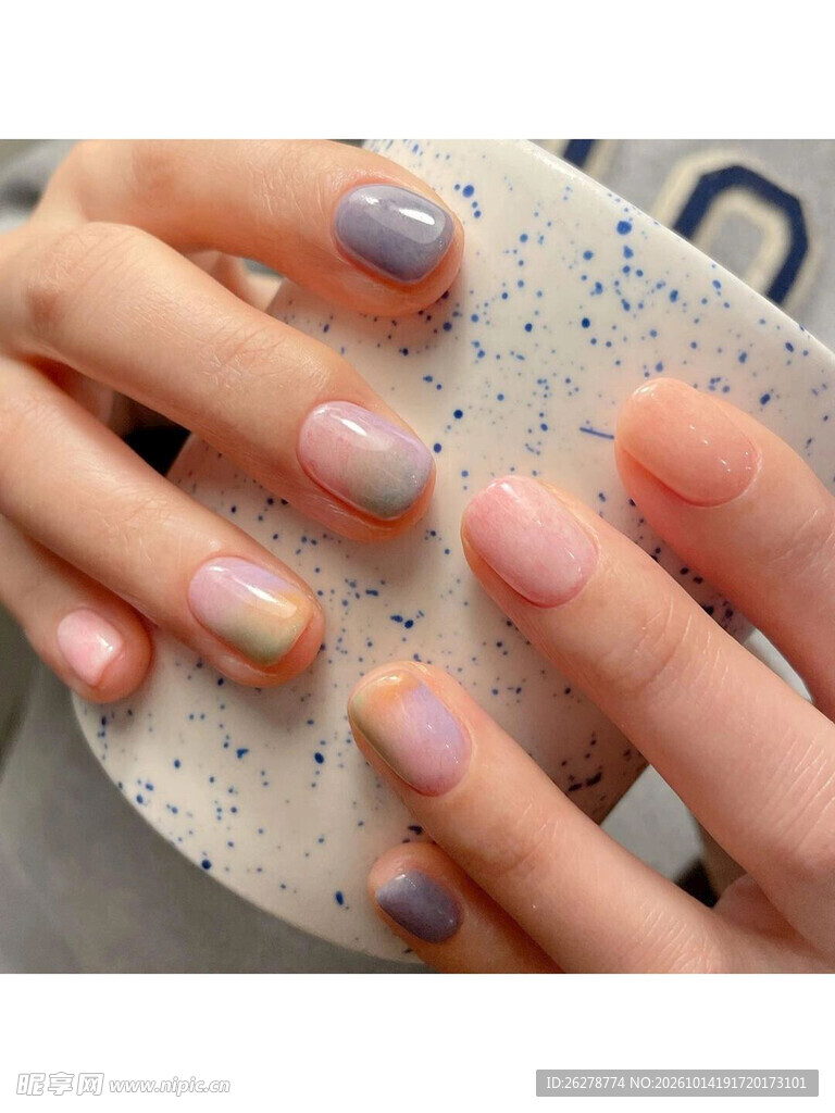 马卡龙渐变美甲