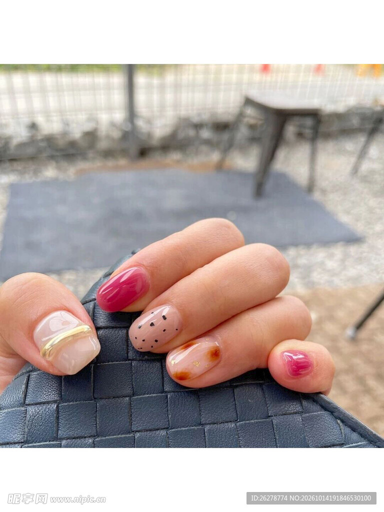 精美美甲手部特写