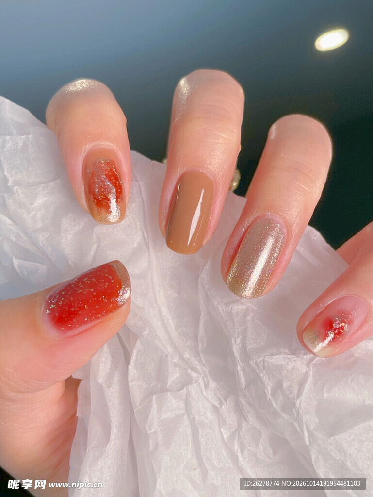 显白渐变美甲款式
