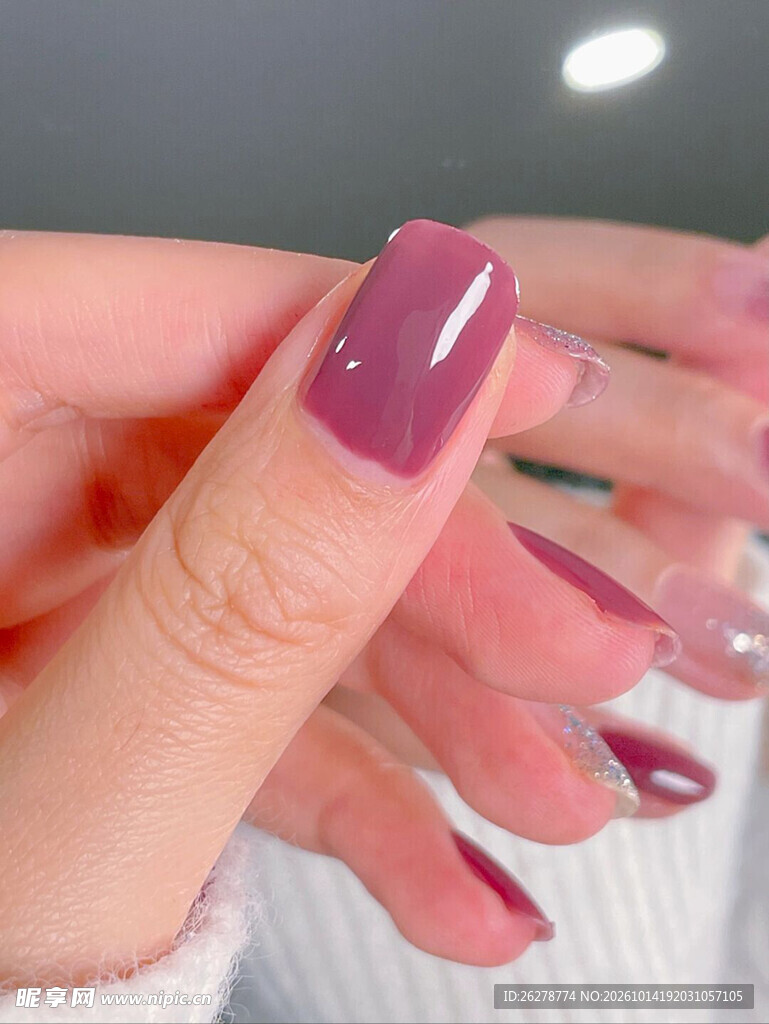 树莓色显白美甲
