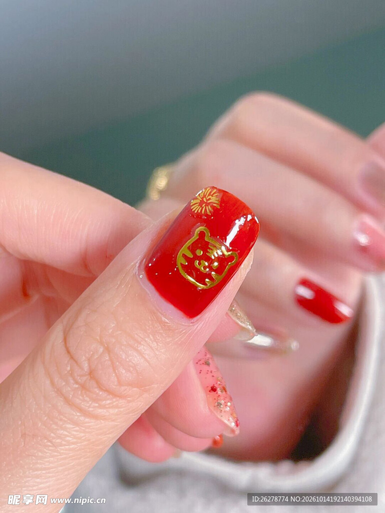 虎年红金美甲特写