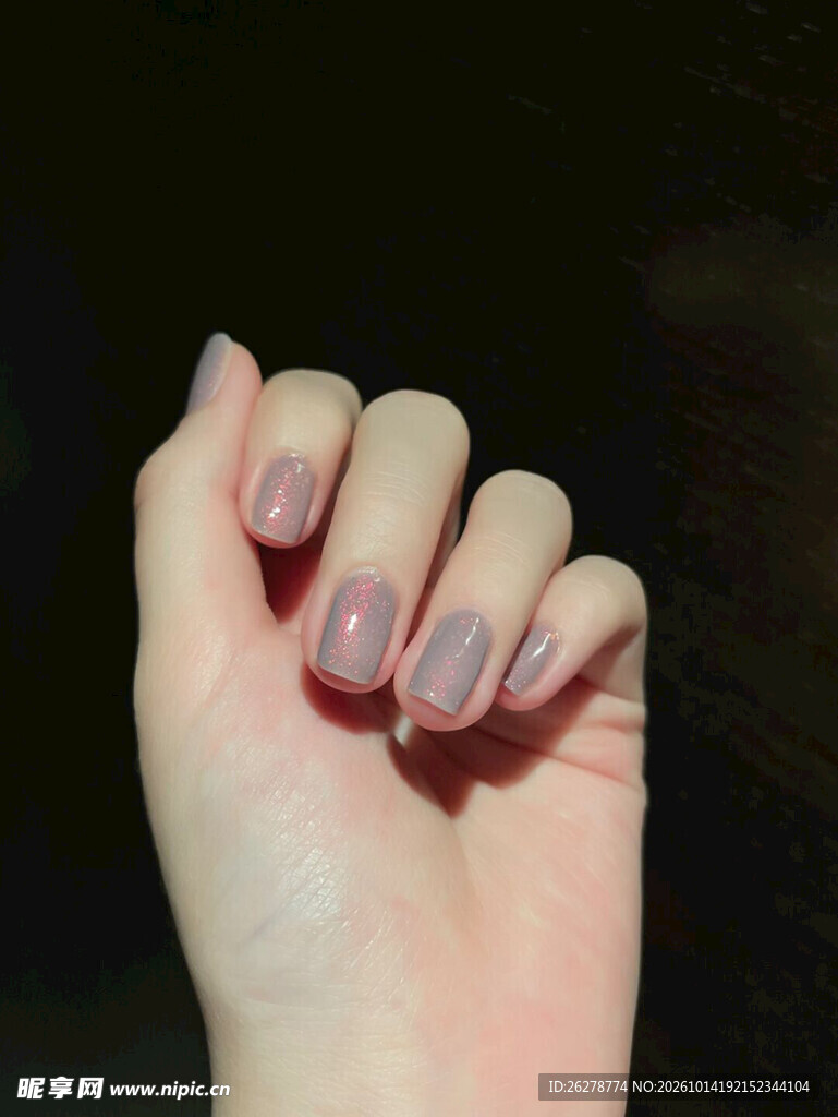 温柔裸粉美甲特写