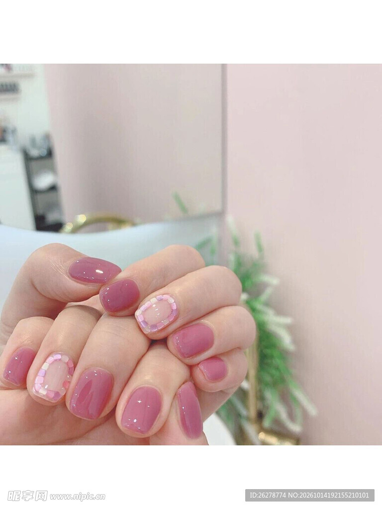 甜美粉色美甲特写