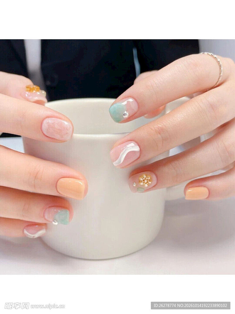 时尚美甲手部特写