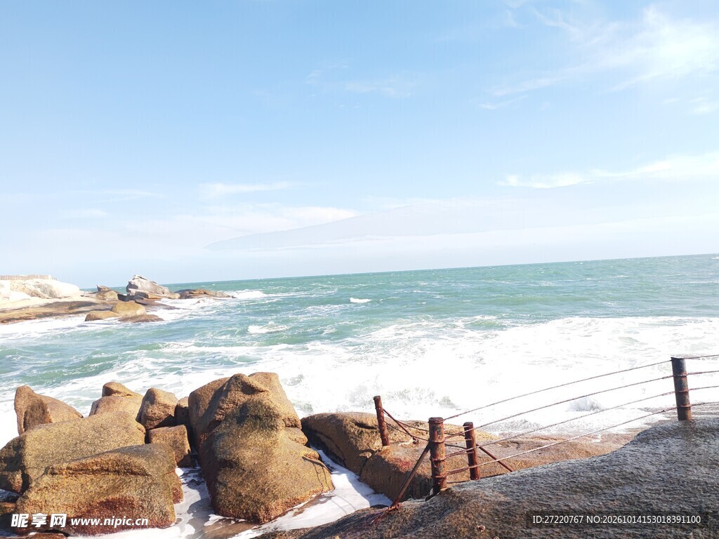 晴日海滨海岸风光 红海湾