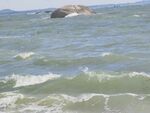 海浪中露出的礁石 红海湾