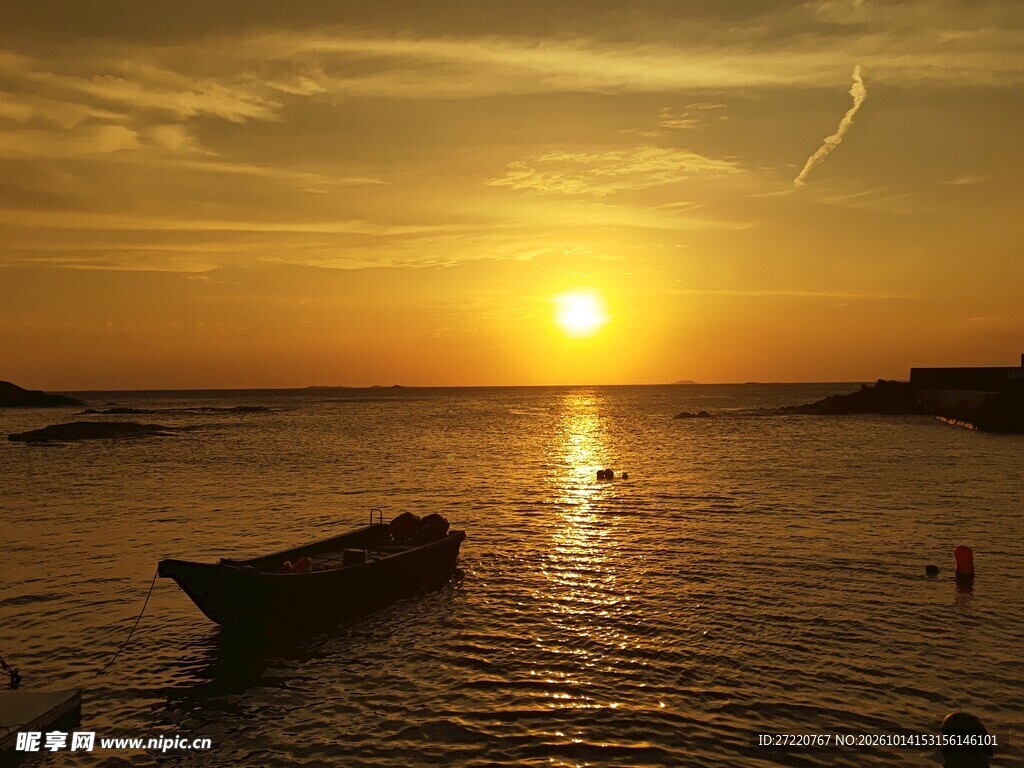海面落日孤舟美景 红海湾