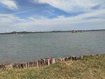 湖岸晴日自然风光 红海湾