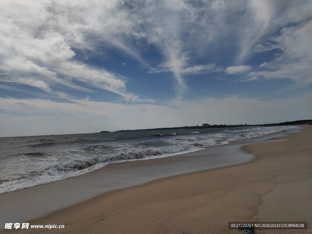 海滩晴空自然风景 汕尾红海湾