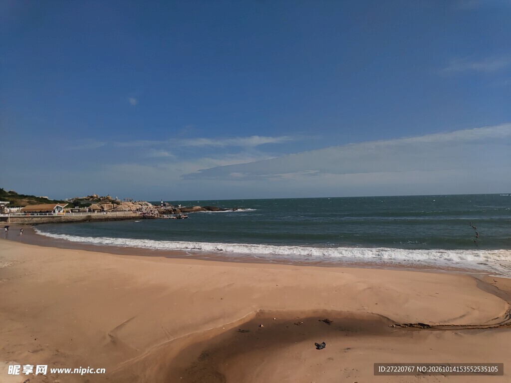 海滨晴朗沙滩风光