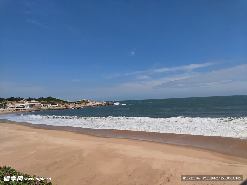 晴朗海滨沙滩风光 汕尾红海湾