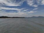 湖面远山晴空风光 汕尾红海湾
