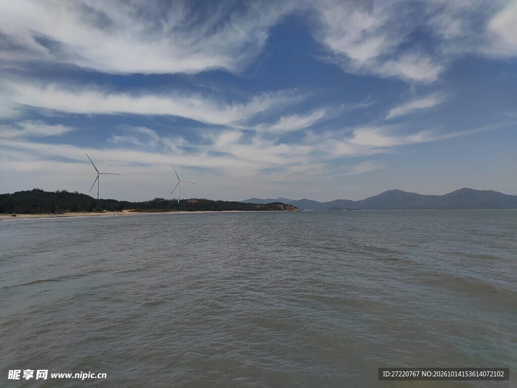 湖面远山晴空风光 汕尾红海湾
