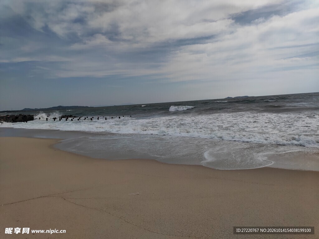 阴天海滨沙滩海景