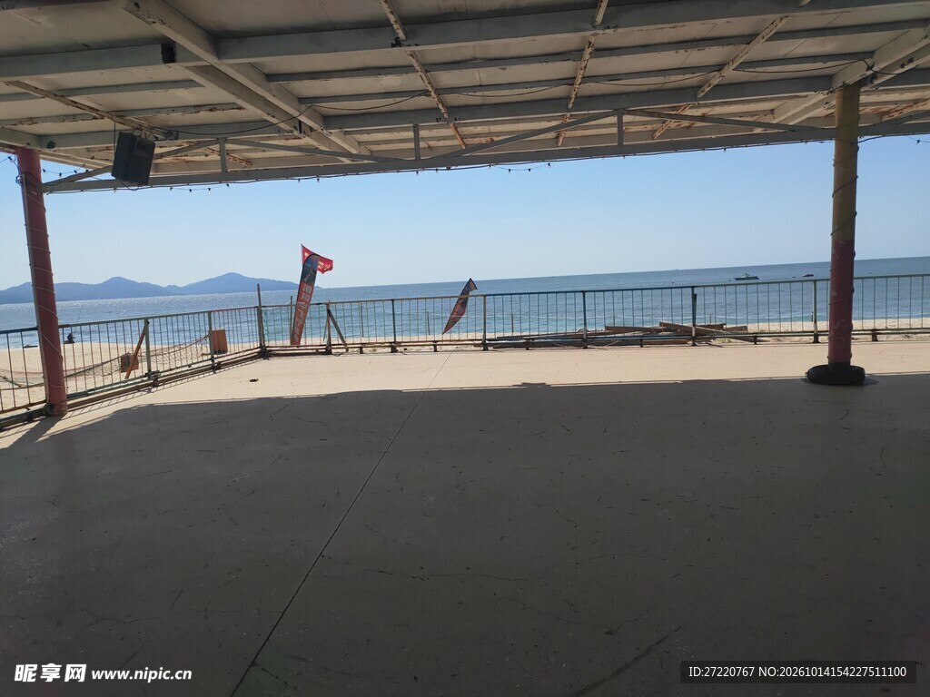 廊下眺望海滨风光 汕尾红海湾