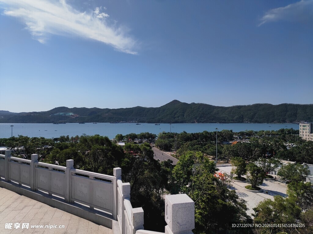 湖畔远眺自然风光 汕尾红海湾