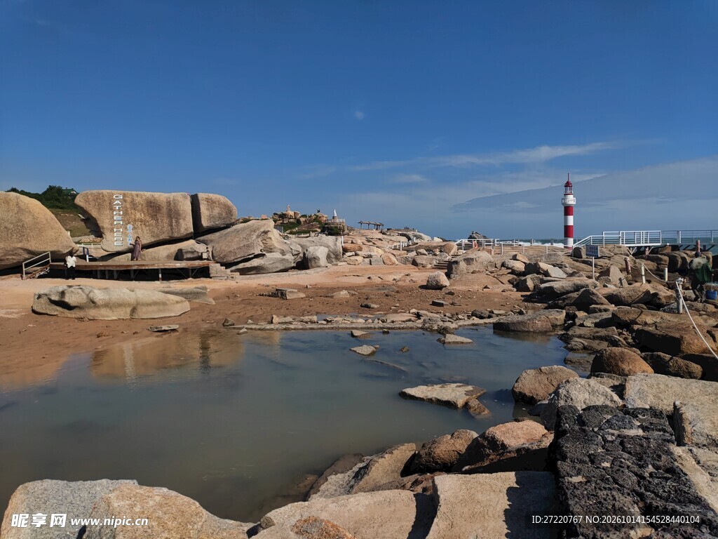 海岸灯塔滨海风光 汕尾红海湾