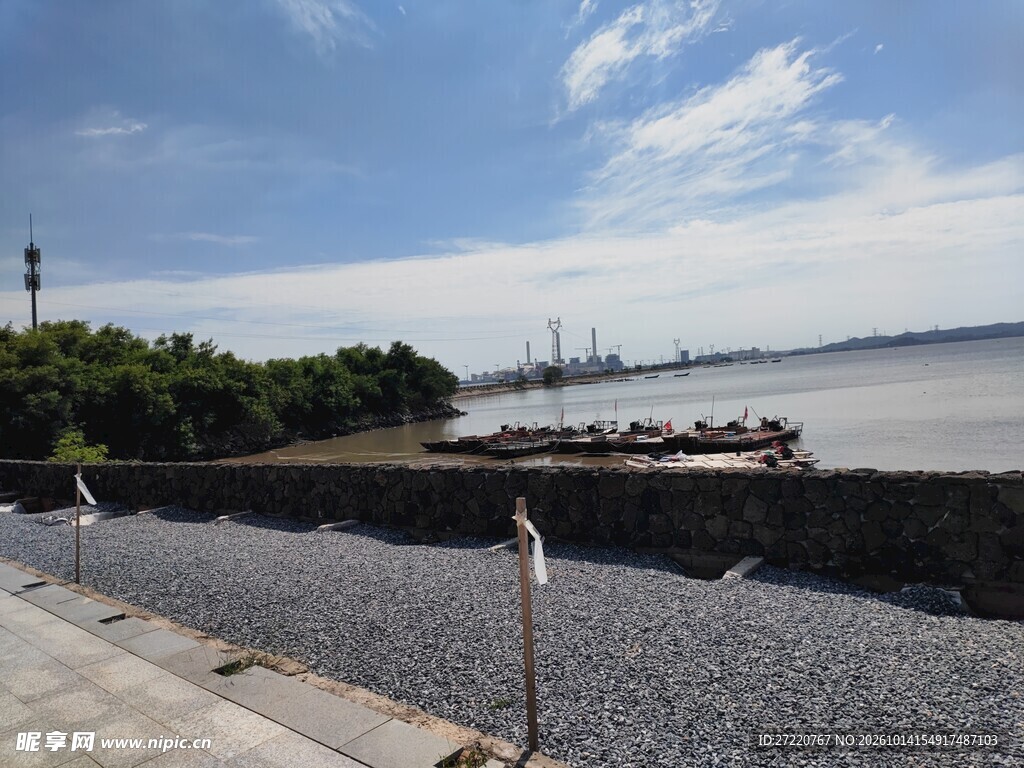 海边晴日风光