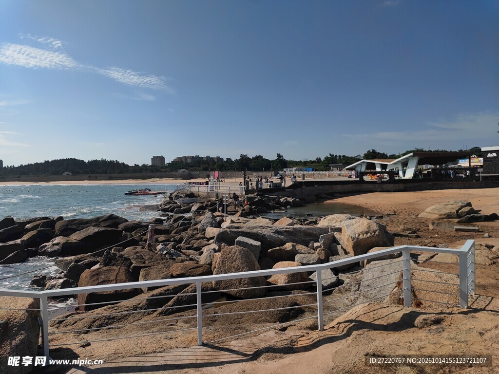 晴朗滨海沿岸风光 汕尾红海湾
