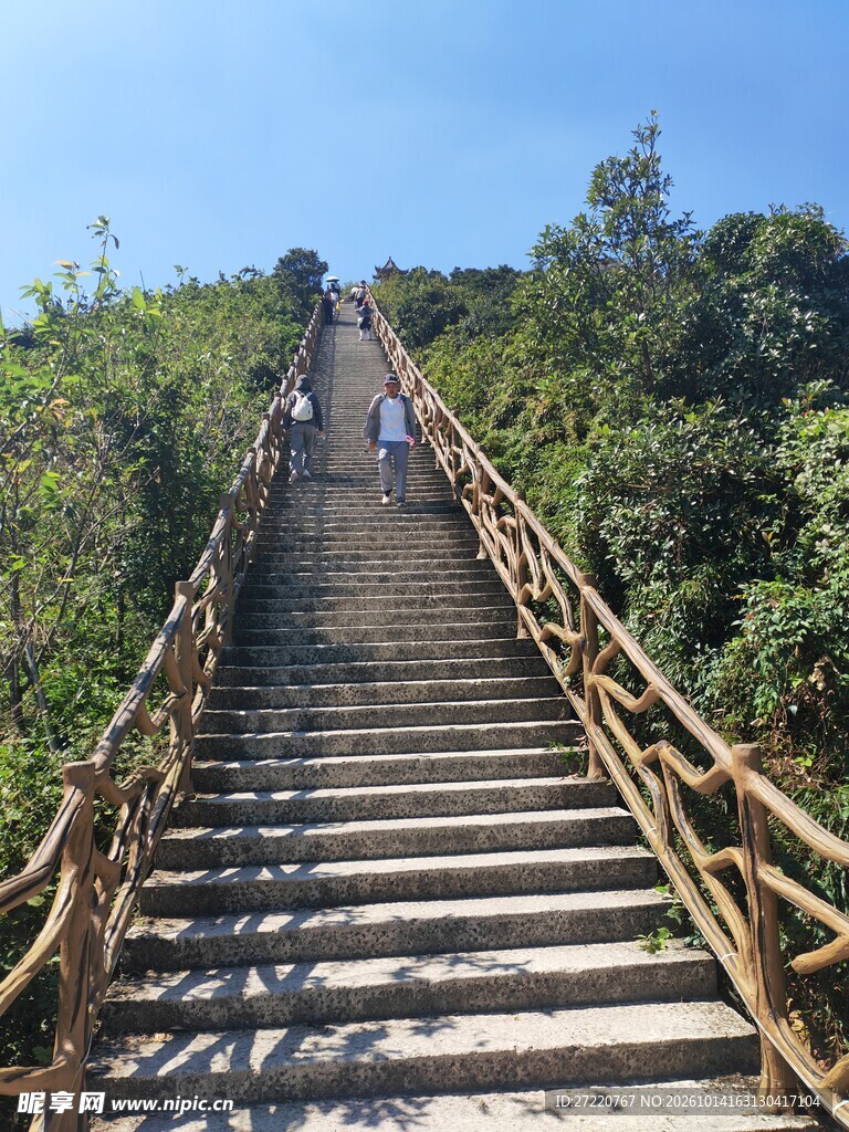 山间登山石阶步道 罗浮山