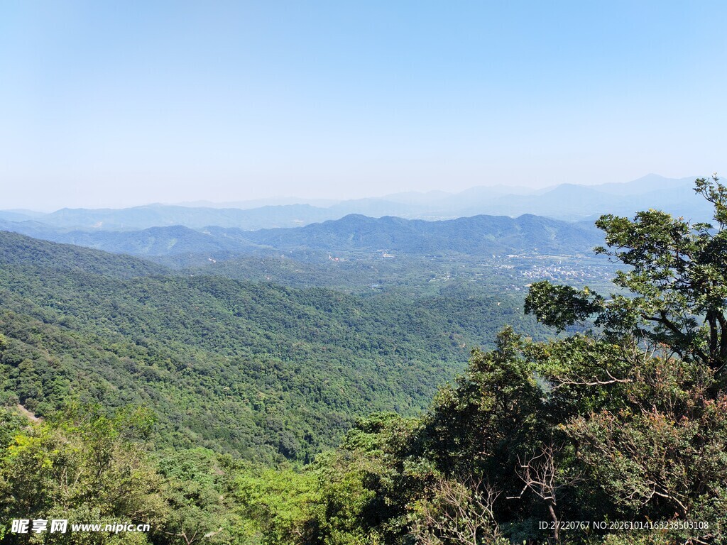 晴空远眺层山自然美景 罗浮山