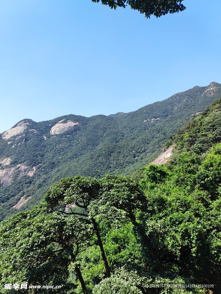 晴日青山山野风光 罗浮山