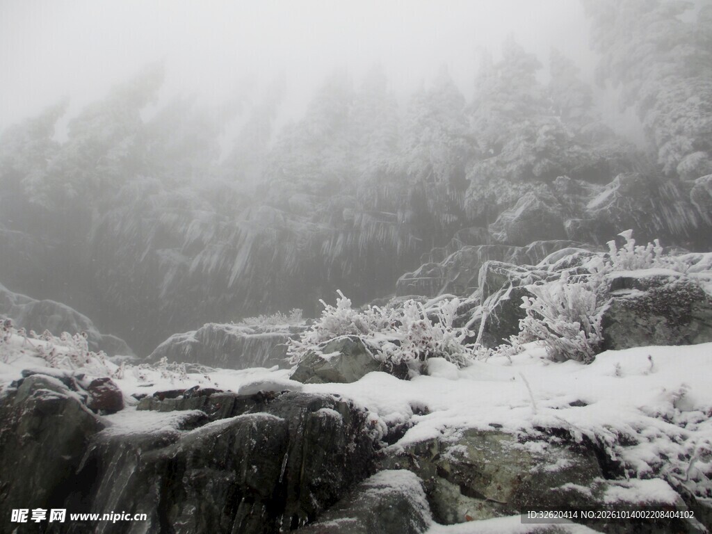 风雪山野冬景