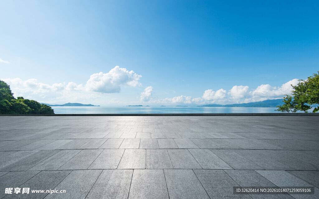 滨海空场晴朗风景