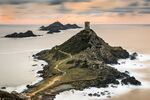海岸古塔黄昏海景
